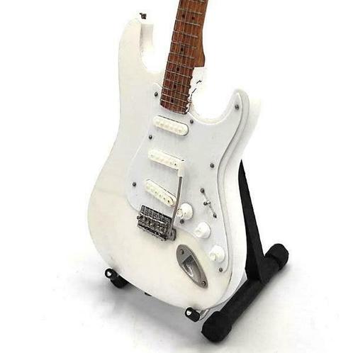 Miniatuur Fender Stratocaster gitaar met gratis standaard, Verzamelen, Film en Tv, Beeldje, Replica of Model, Nieuw, Verzenden
