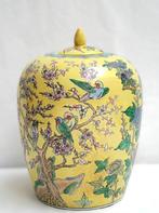 Vase avec couvercle - Porcelaine - émail peint à la main