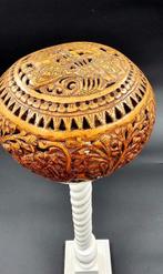 Relief scrimshaw gravé sur noix de coco — Ramayana - Cocos