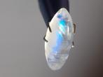 marquise cabochon natural pale blue to rainbow moonstone, 4., Nieuw, Verzenden