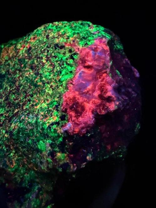 Morceau inhabituel et très grand de willemite et de calcite., Verzamelen, Mineralen en Fossielen