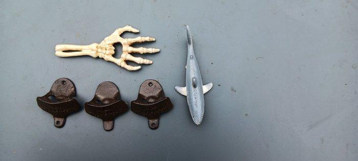 Flessenopener (6) - diversen - Metaal - 6 aparte flessen, Antiek en Kunst, Kunst | Designobjecten