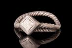 Viking periode Zilveren gedraaide ring  (Zonder, Antiek en Kunst