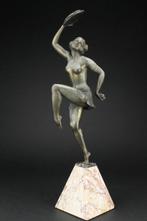 Sculpture, Danseres met tamboerijn en castagnetten - 51.5 cm