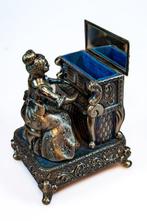 Sankyo speeldoos met beweging automaat automaton dame achter