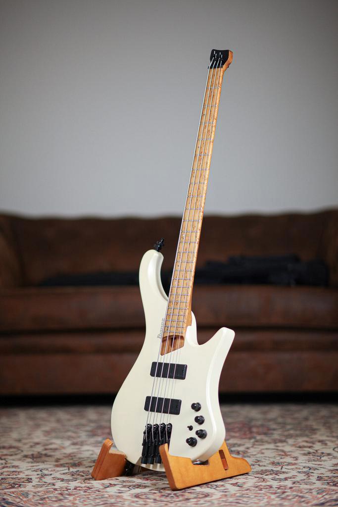 Ibanez EHB 1000 2021 | Pearl White Matte, Musique & Instruments, Instruments à corde | Guitares | Basses, Envoi