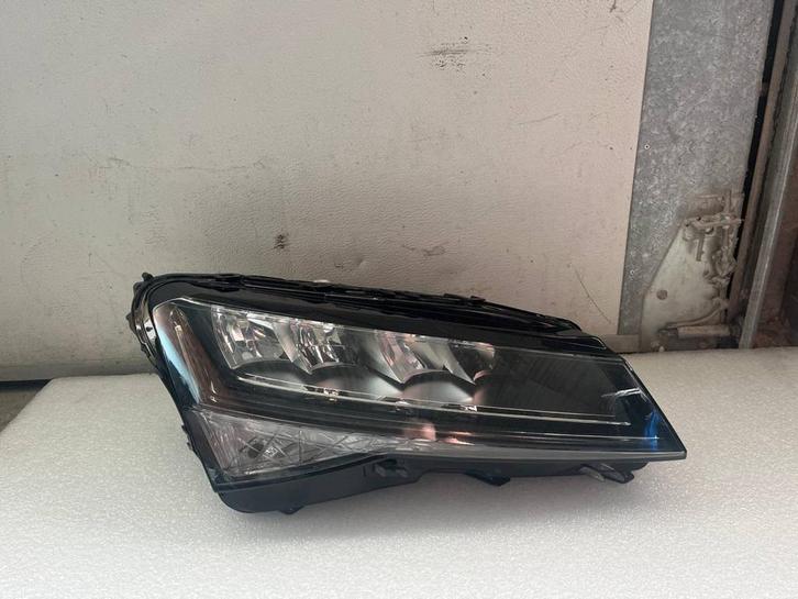 Phare av. droit Skoda Superb III 2019 - 2023 Full LED, Autos : Pièces & Accessoires, Éclairage, Skoda, Utilisé, Enlèvement