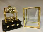 Congreve rolling ball clock - Messing uurwerk onder glazen