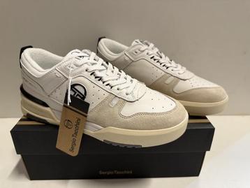 Veiling - Sergio Tacchini BB Court Lo (Maat 44) beschikbaar voor biedingen