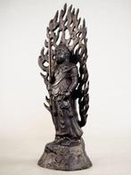 God who bestows wealth and good fortune, and who prays for