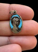 Brons, Mysterieuze Victoriaanse gotische hanger van brons en