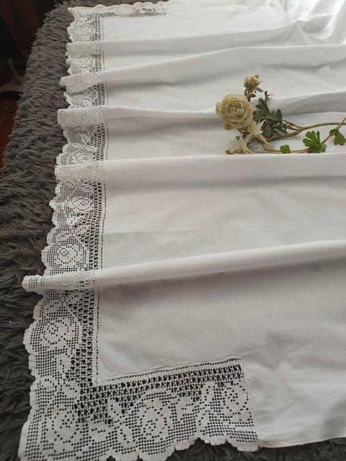 Laken - 240 cm - 170 cm - Handmatig gehaakt kant, Antiek en Kunst, Antiek | Tapijten, Tafelkleden en Textiel