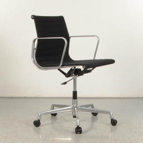 Vergaderstoel Vitra Eames 108 - Zwart - Vaste armsteunen, Huis en Inrichting, Bureaustoelen, Gebruikt, Ophalen of Verzenden