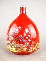 Eenbloemige vaas - Gelakte houten vaas met gesneden gelakte