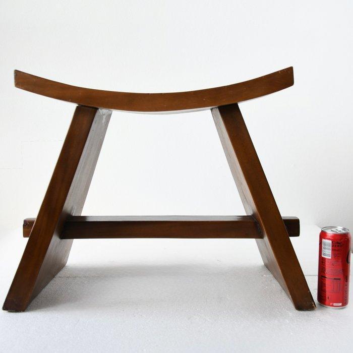 Kruk - Hout - Japandi Style - H 44 cm - zwaar uitgevoerde, Antiek en Kunst, Kunst | Designobjecten