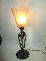 Lamp - Art Déco. Tulip glas ondertekend DEGUE. Gietijzer, Antiek en Kunst