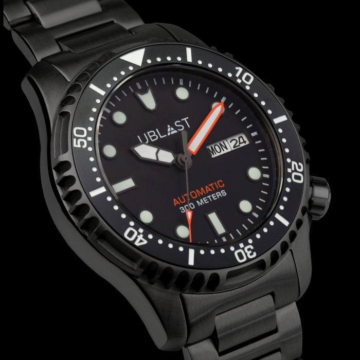 Ublast - Submerged 30 ATM - REF.UBSBM40BKB - Heren - 2025, Handtassen en Accessoires, Horloges | Heren