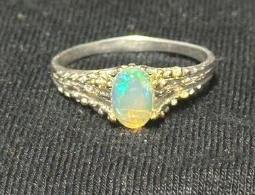 Anneau avec opale de feu éthiopienne. Haute qualité. - Bague