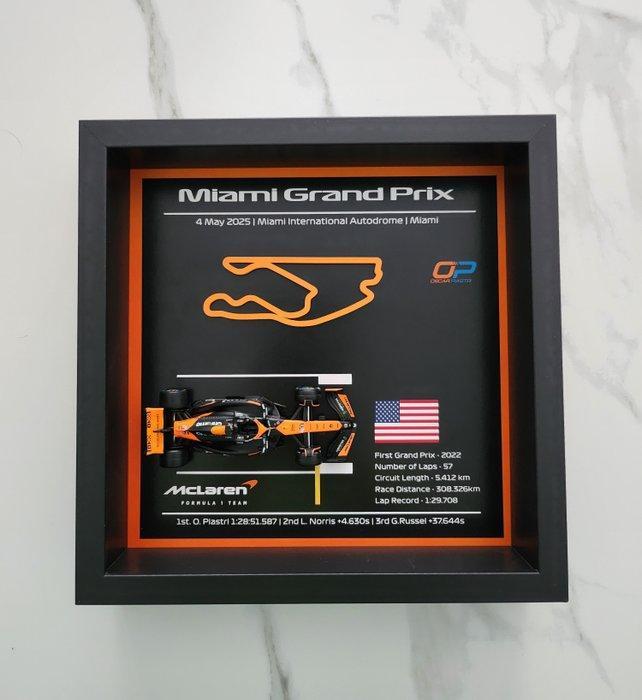 DriveFrame Studio - 3D Picture Frame McLaren F1 MCL39– Miami, Hobby en Vrije tijd, Modelauto's | 1:5 tot 1:12