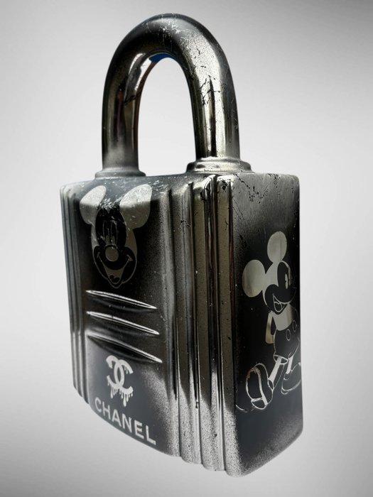 AmsterdamArts - Chanel X Mickey Mouse inspired - Lock It Up!, Antiek en Kunst, Kunst | Designobjecten