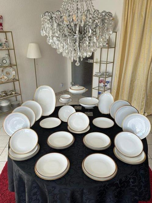 KPM - Service de table pour 12 personnes (30) -, Antiek en Kunst, Antiek | Meubels | Tafels