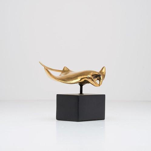 Sculpture, NO RESERVE PRICE - Sculpture Manta Ray on a Base, Antiek en Kunst, Kunst | Designobjecten