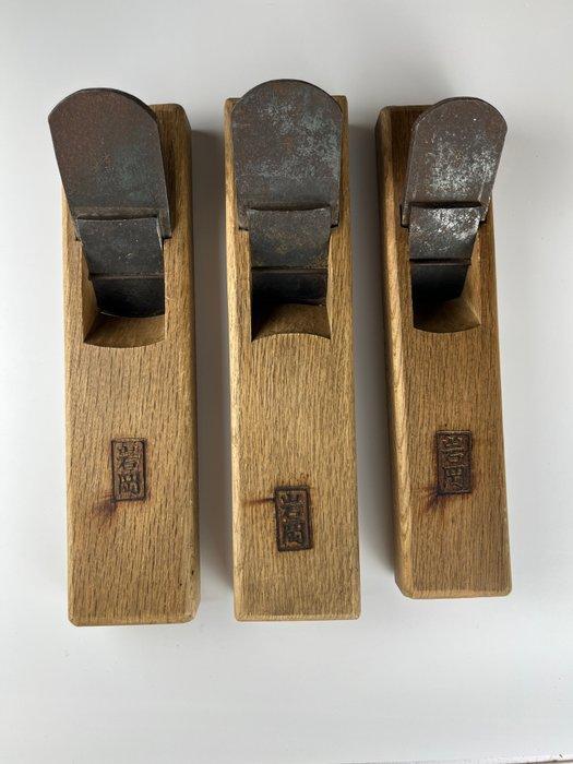 Rabot (Kanna) – Matsuyoshi  Outils de menuiserie japonais, Antiquités & Art, Antiquités | Assiettes décoratives & Carrelages