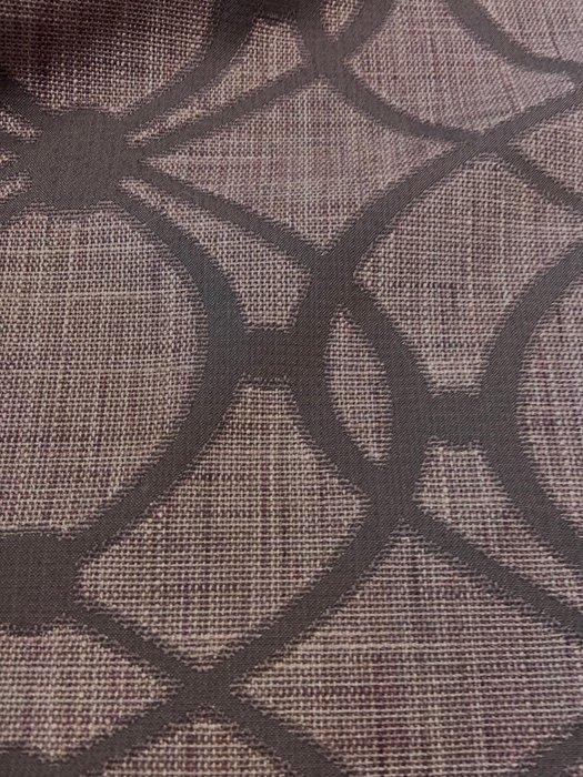 Prachtige stof bewerkt met sierlijke ontwerpen op de tinten, Antiek en Kunst, Antiek | Tapijten, Tafelkleden en Textiel