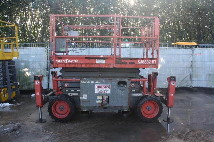 Veiling: Schaarlift Skyjack SJ6832RT Diesel 11.7m 2016, Articles professionnels, Machines & Construction | Ascenseurs, Échafaudages & Échelles