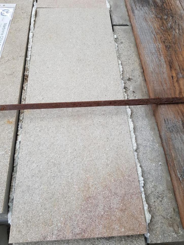 Dalles Buxy beige flammé bandes 20x2 liquidation stock, Doe-het-zelf en Bouw, Tegels, Ophalen