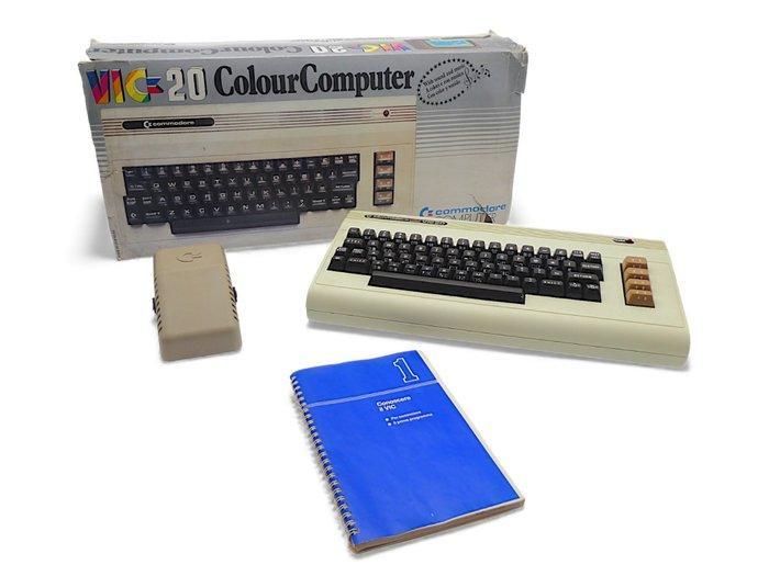 Commodore VIC 20 Color Computer with Power Supply Modulator, Games en Spelcomputers, Spelcomputers | Overige Accessoires