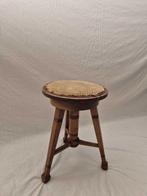 Kruk - Antieke Franse Kruk met Gesneden Houten Poten en