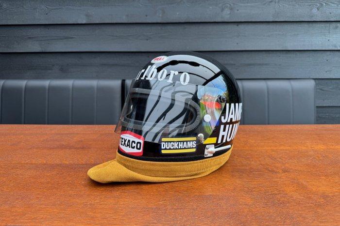 Mclaren - James Hunt - 1976 - Replica helmet with head sock, Verzamelen, Automerken, Motoren en Formule 1