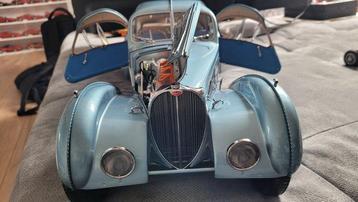 IXO 1:8 - Modelauto - Bugatti Type 57 SC Atlantic
