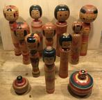 Douze poupées kokeshi vintage décoratives de tailles, Antiek en Kunst
