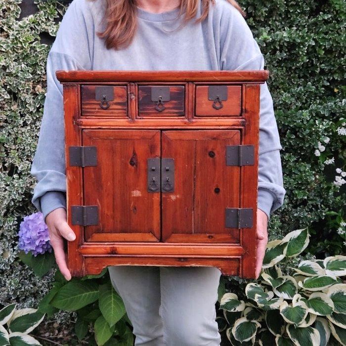 Kabinet - Hout, Messing - China - Kleine Chinese kast, Antiek en Kunst, Antiek | Overige Antiek