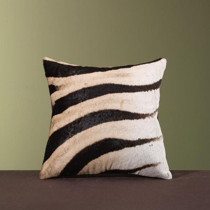 Zebrahuid Kussen Taxidermie Opgezette Dieren By Max, Verzamelen, Dierenverzamelingen, Opgezet dier, Nieuw, Wild dier, Ophalen of Verzenden