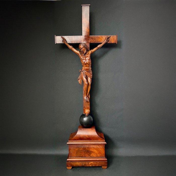 Crucifix - Noyer of Merisier - 1750-1800 - Kruisbeeld Mont, Antiek en Kunst, Kunst | Niet-Westerse kunst