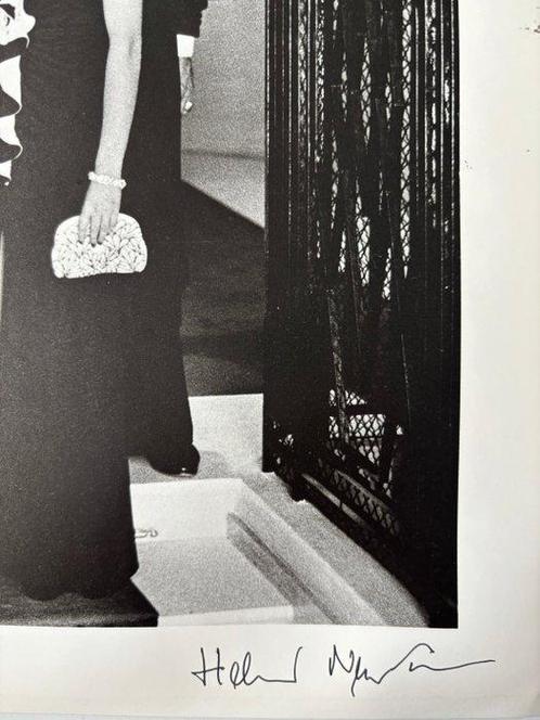 Helmut Newton (1920 - 2004) - Paris, 1975., Antiek en Kunst, Kunst | Schilderijen | Modern