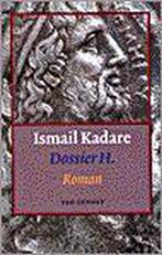 Dossier h. 9789055151967, Boeken, Romans, Zo goed als nieuw, Ismail Kadare, Verzenden