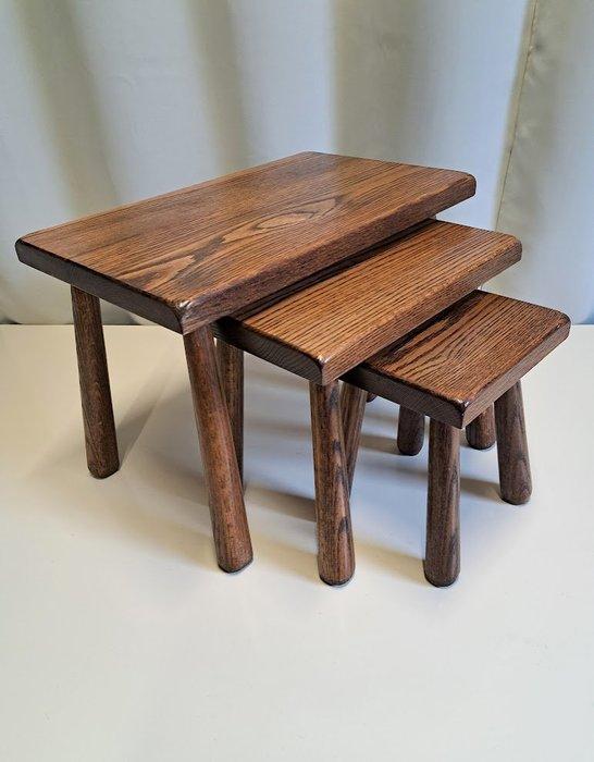 Set bijzettafels - Eiken hout - Drie bijzettafeltjes, Antiek en Kunst, Kunst | Designobjecten