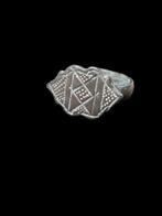 Middeleeuws Brons, Horde , Seed bezel rare Ring  (Zonder, Handtassen en Accessoires