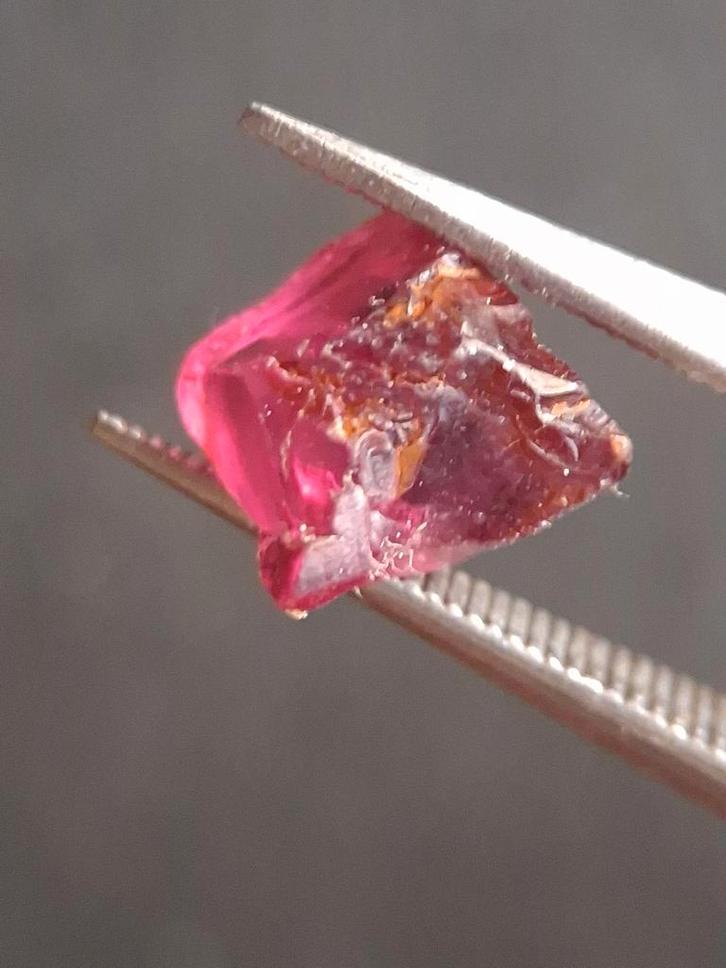 Natural Rhodolite Garnet - 2.092 ct - Rough Garnet for facet, Collections, Minéraux & Fossiles, Envoi