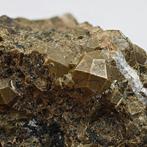 ANDRADITE VERDE, onverpubliceerde en zeldzame vondst,