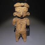 Chupícuaro, Mexique Terre cuite Jolie figurine féminine.