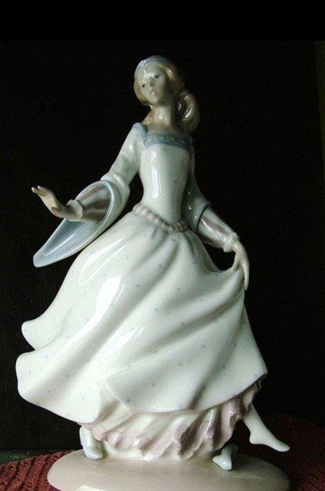 Lladró - Antonio Ruiz - Beeld, Cinderella - 20 cm -, Antiek en Kunst, Antiek | Glaswerk en Kristal