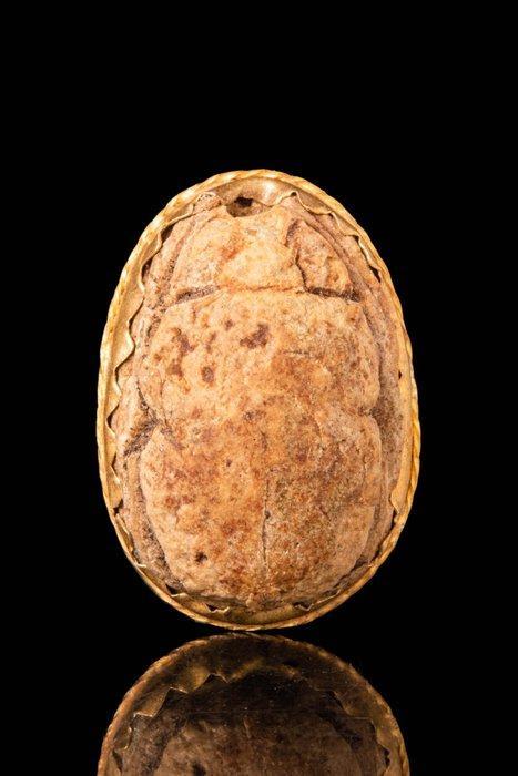 Égypte ancienne Scarabée en stéatite dans un cadre en or, Antiek en Kunst, Antiek | Overige Antiek