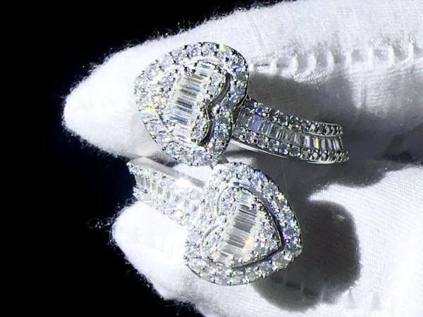 Veiling - Emerald hart design ring, Handtassen en Accessoires, Ringen