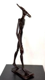 Abdoulaye Derme - sculptuur, Minotaure en marche - 42 cm -