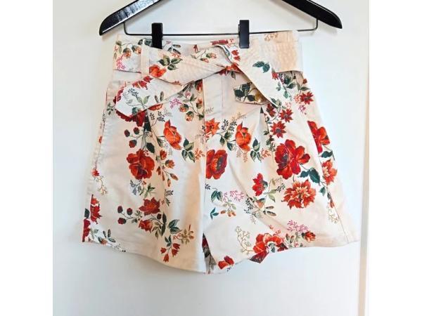 Veiling - Maje Korte broek met bloemetjes maat 36, Kleding | Dames, Broeken en Pantalons
